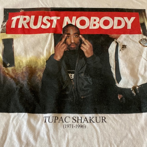 (A7)Tupac Short Sleeve Shirt - Picture 1 of 8
